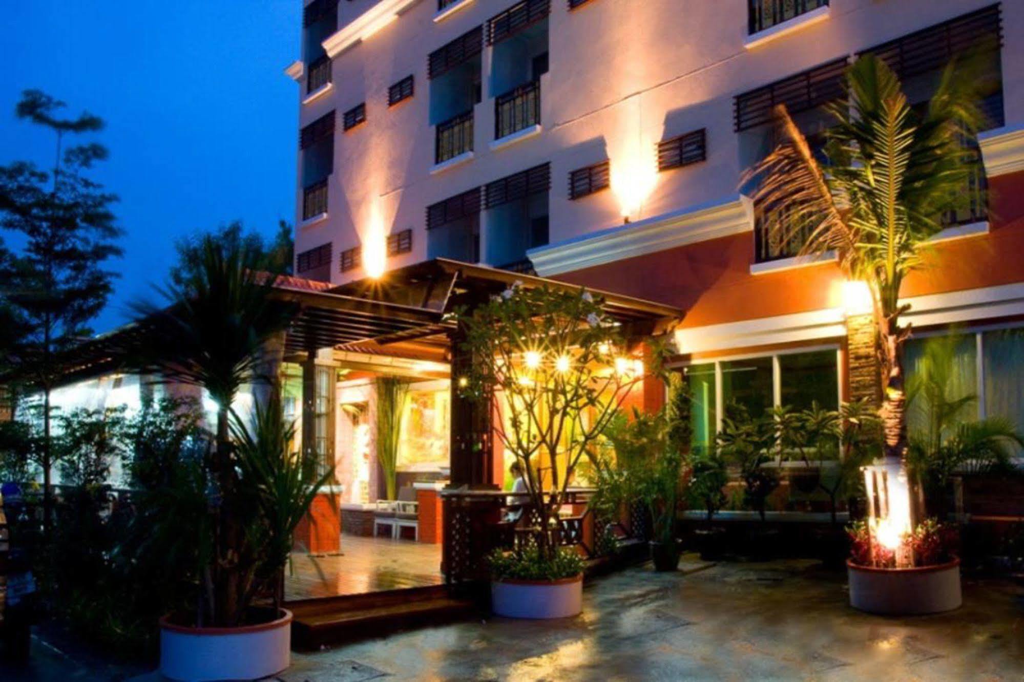 Oyo 280 Thai Garden Resort Bangkok Esterno foto