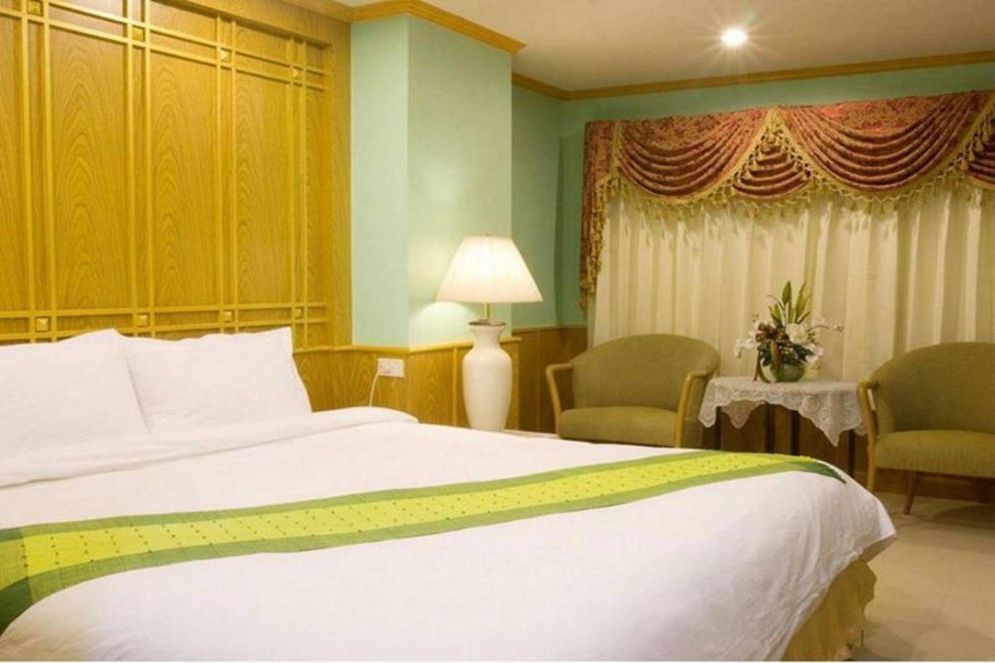 Oyo 280 Thai Garden Resort Bangkok Esterno foto