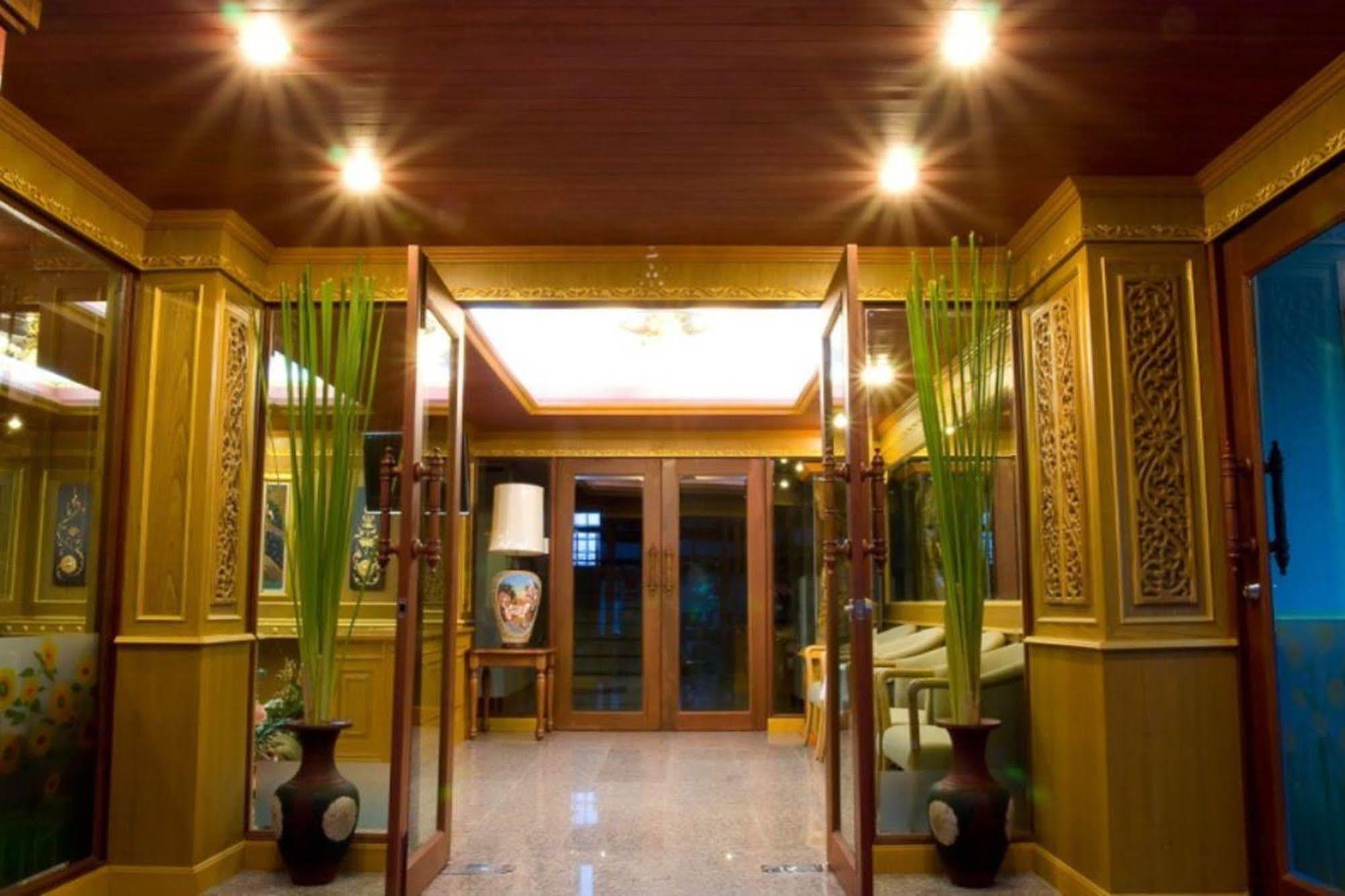 Oyo 280 Thai Garden Resort Bangkok Esterno foto